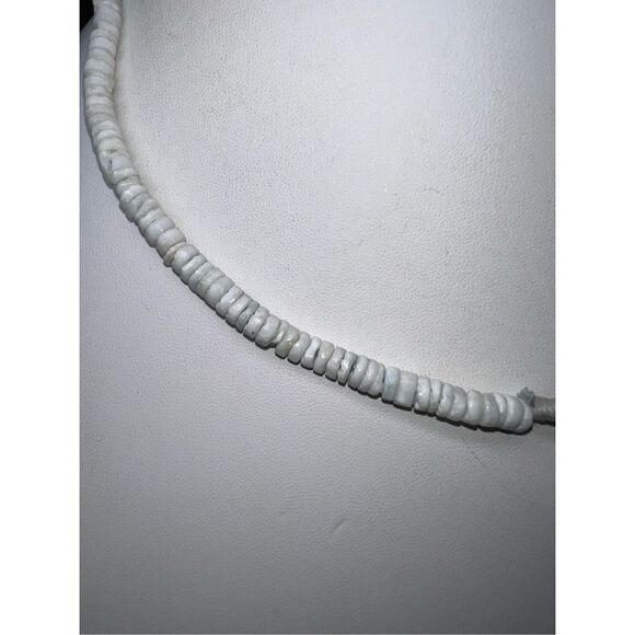 Vintage Loop Closure Pooka Shell Necklace - Picture 5 of 6